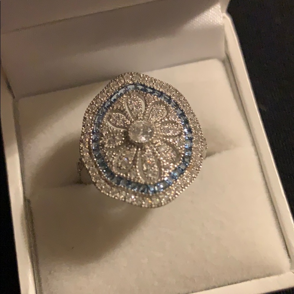 Elegant Silver and Blue Floral Sand Dollar Ring